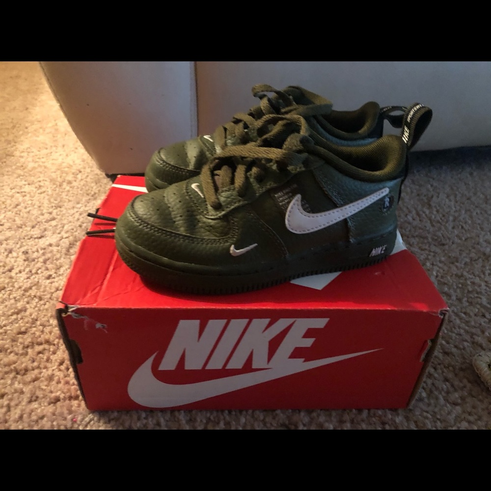 Preschool Nike sneakers